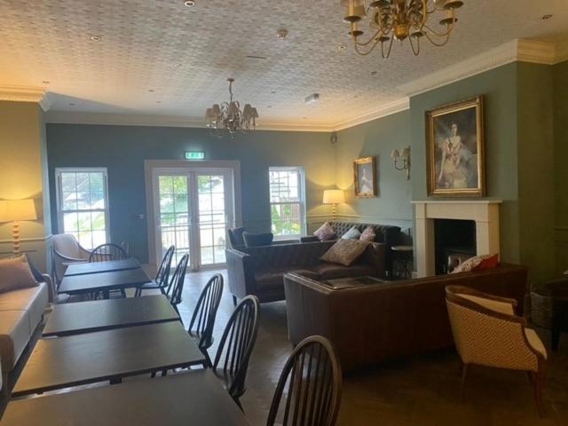 New House Country Hotel Cardiff Exteriör bild